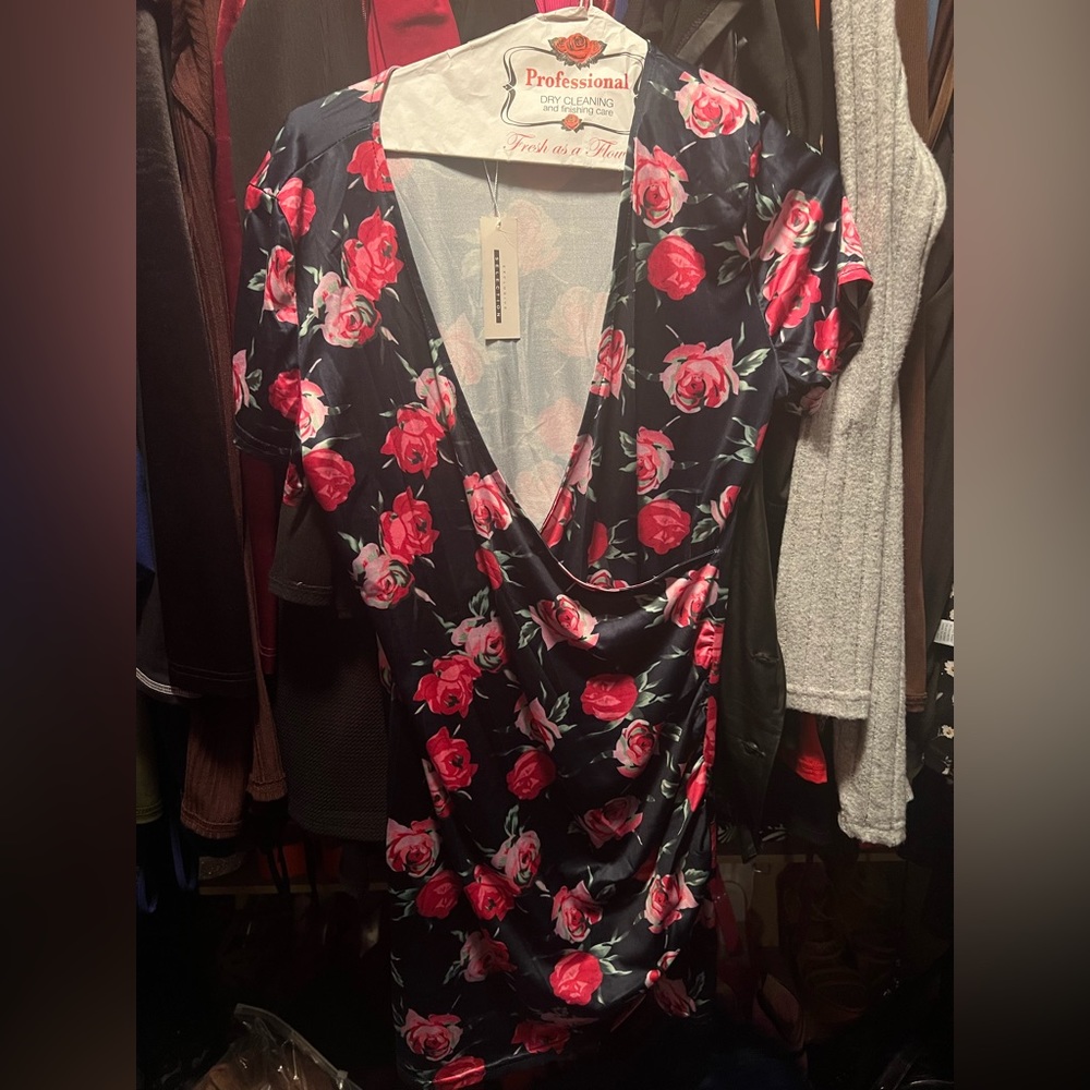 Flower Spring dress size Large, New never worn. Dress has Medium stretch.